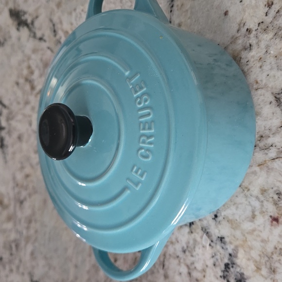 Le Creuset Stoneware Casserole Dish 24 Oz NWT - Picture 6 of 10